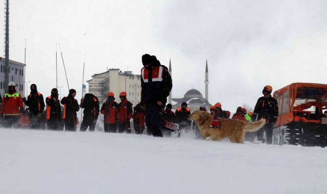 Erciyes’te Gerçeğini Aratmayan Çığ Tatbikatı