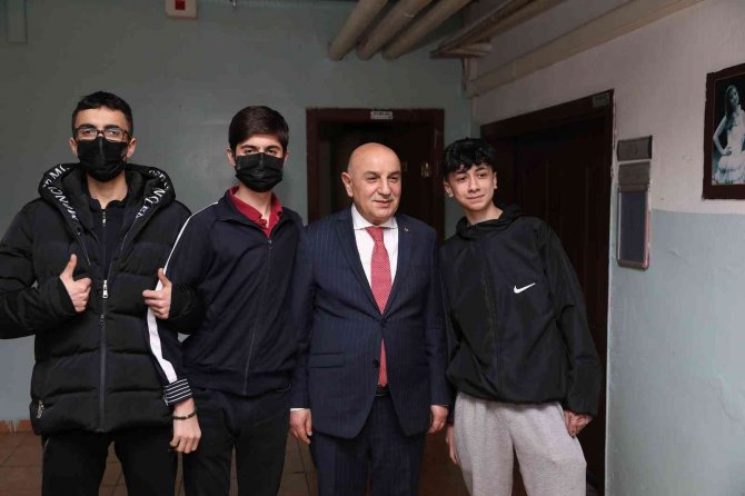 Başkan Altınok Lise Öğrencileriyle Buluşarak Taleplerini Dinledi