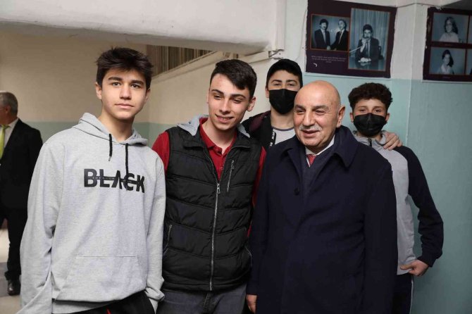 Başkan Altınok Lise Öğrencileriyle Buluşarak Taleplerini Dinledi