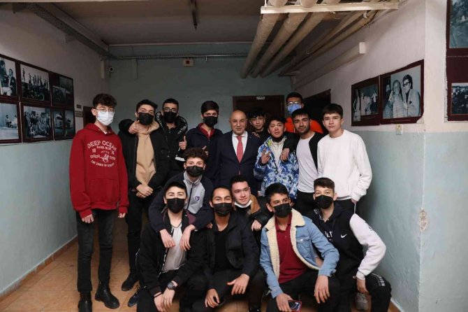 Başkan Altınok Lise Öğrencileriyle Buluşarak Taleplerini Dinledi