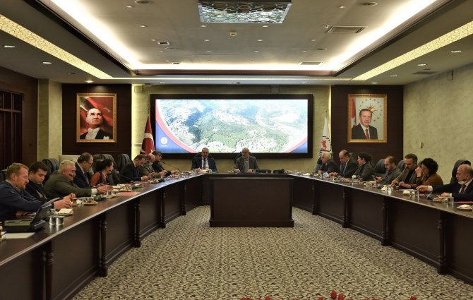 Rektör Ünal: “Kenevir Ve Diğer Tıbbi Aromatik Bitkiler Üzerine 37 Çeşit Proje Çalışması Yapıldı”