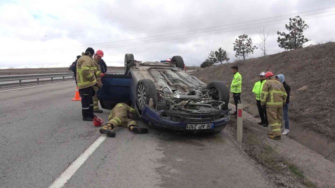 Takla Atan Otomobil Ters Yönde 200 Metre Sürüklendi: 2 Ağır Yaralı