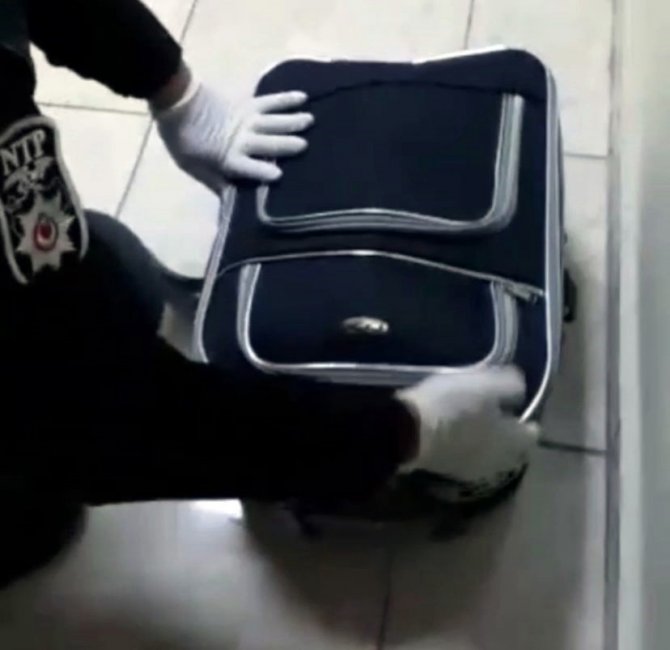 Sakarya’da Valiz İçerisinde Uyuşturucu Ele Geçirildi: 2 Gözaltı