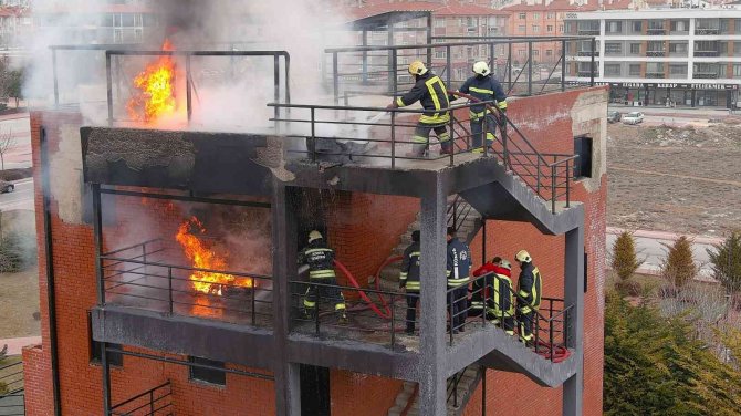 Konya Büyükşehir İtfaiyesi Farklı Ülkelerden İtfaiyecilere Eğitim Veriyor