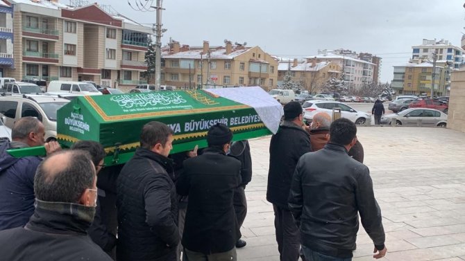 Damadı Tarafından Bıçaklanarak Öldürülen Kadın Toprağa Verildi