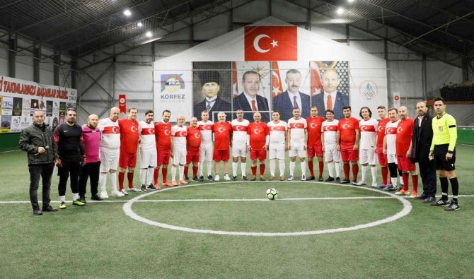 Protokol Üyeleri Şöhretler Maçında Forma Giydi
