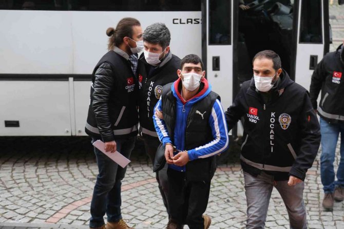 Komşularını Öldüren 5 Kişilik Aileye 12 Yıl 6 Ay Hapis