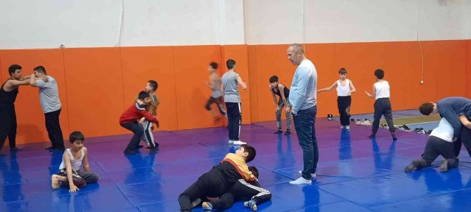 Sarıgöl’de Güreş Kursu Açıldı