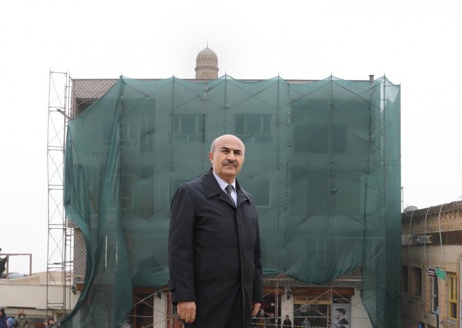 Tarihi Latifiye Camii’nin Silüetini Bozan Betonarme Yapı Yıkıldı