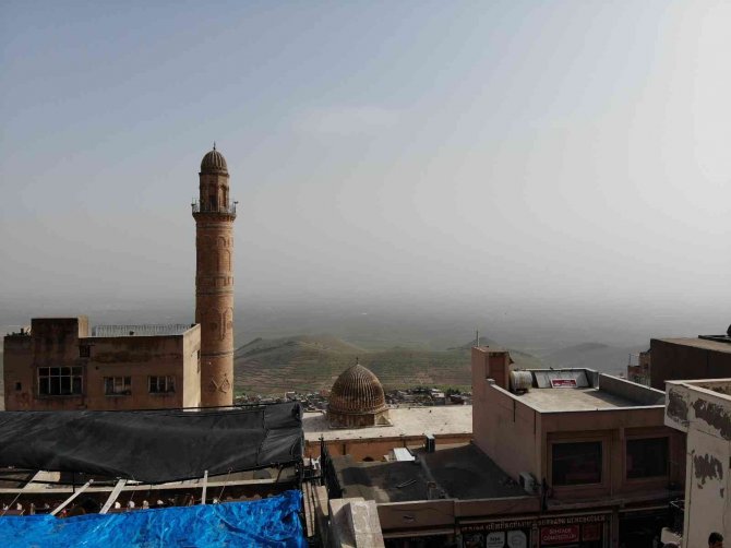 Tarihi Latifiye Camii’nin Silüetini Bozan Betonarme Yapı Yıkıldı