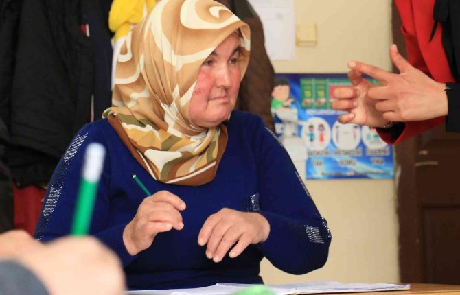 Bu Eğitimle İşitme Engellilerin Hayatları Kolaylaşıyor