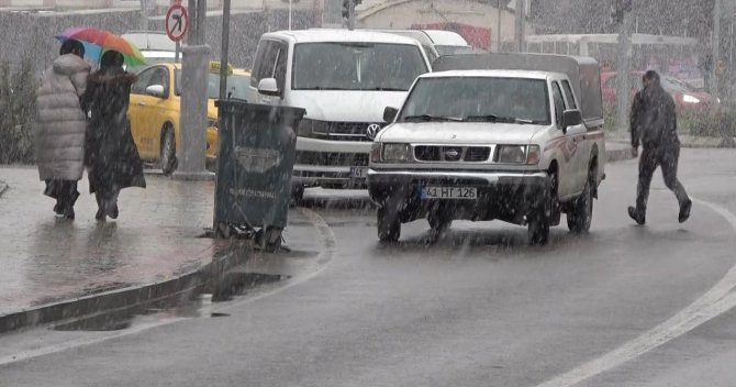 Meteoroloji’nin Uyarılarının Ardından Kocaeli’de Kar Yağışı Başladı