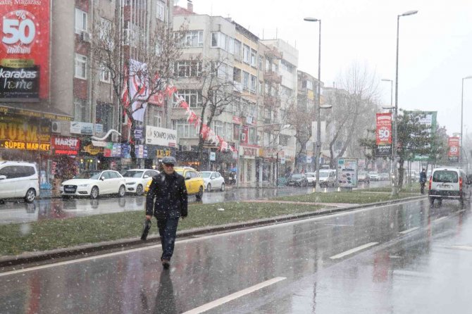 Sakarya’da Kar Yağışı Etkili Oluyor