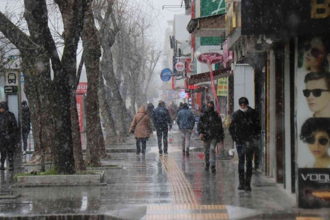 Sakarya’da Kar Yağışı Etkili Oluyor