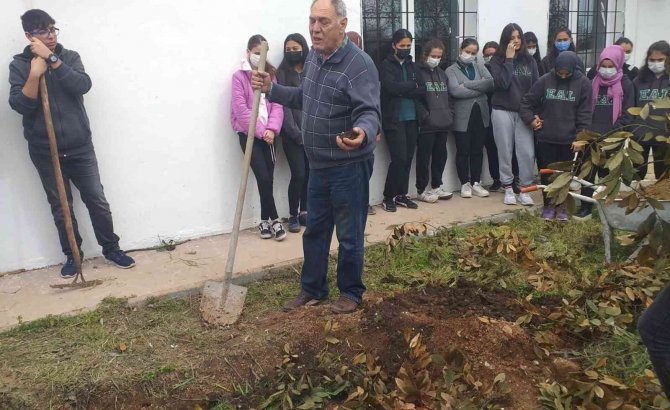 Öğrencilere Kompost Gübre Yapımı Eğitimi