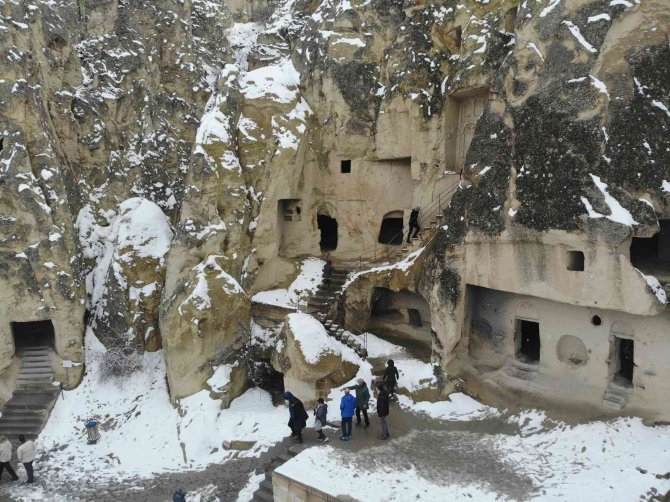 Kapadokya Beyaza Büründü