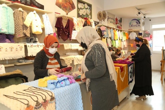 Kadınların El Emeği Göz Nuru Ürünleri Bu Çarşıda Ekonomik Kazanca Dönüşüyor