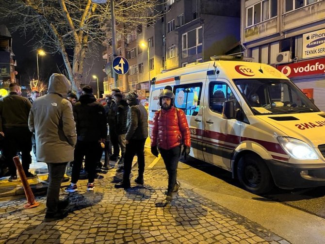 Ortaköy’de Silahlı Kavga: Kavgayı Ayırmaya Çalışan Motokurye Bacağından Vuruldu
