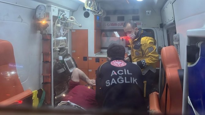Ortaköy’de Silahlı Kavga: Kavgayı Ayırmaya Çalışan Motokurye Bacağından Vuruldu