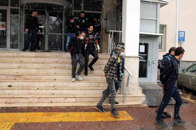 Kayseri’de 6 Hırsızlık Olayının Şüphelisi 8 Kişi Yakalandı