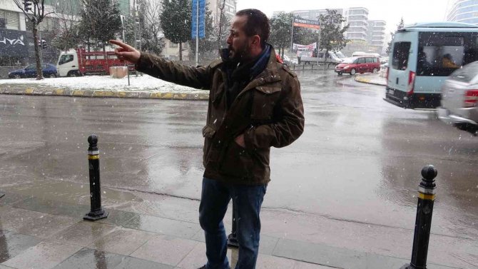 Pendik’te Fırından Ekmek Kasası Alırken Aracını Çaldılar