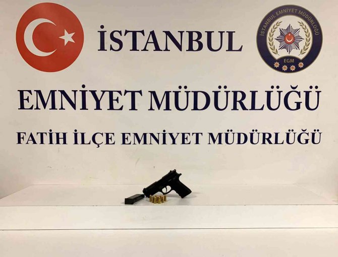 Fatih’te Silahlı Şahıs Kız Arkadaşını Rehin Aldı