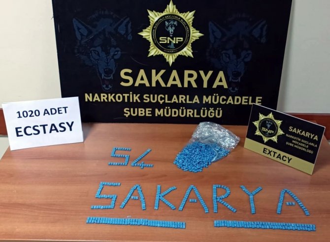 Sakarya’da Valiz İçerisinde Uyuşturucu Ele Geçirildi: 2 Gözaltı