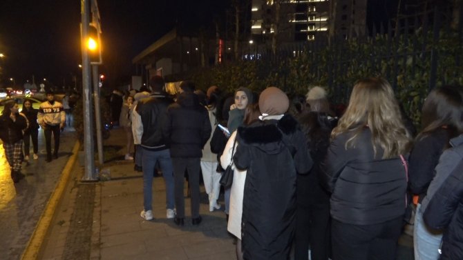 Bu Da Konser Kuyruğu