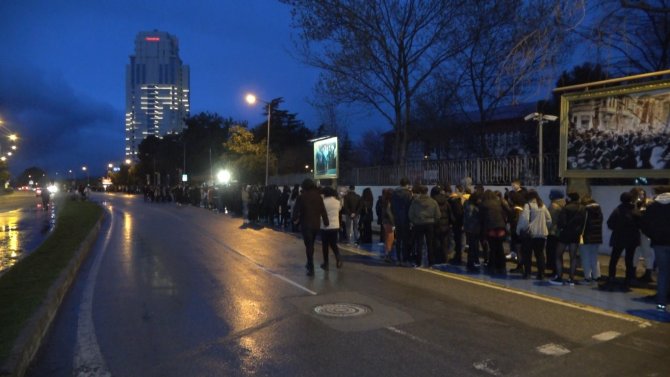 Bu Da Konser Kuyruğu