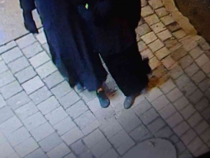 Oyuncak Silahla Soygun Girişiminde Bulunan Çarşaflı Şahıslar Yakalandı
