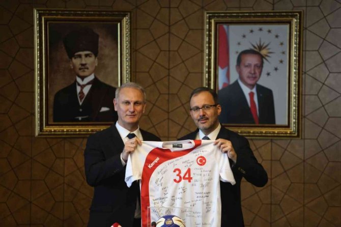 Thf Yönetim Kurulu’ndan, Gençlik Ve Spor Bakanı Kasapoğlu’na Ziyaret