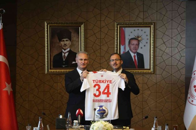 Thf Yönetim Kurulu’ndan, Gençlik Ve Spor Bakanı Kasapoğlu’na Ziyaret