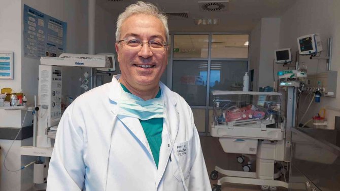 495 Gramlık Prematüre Bebeğe Kök Hücre Nakli Yapıldı
