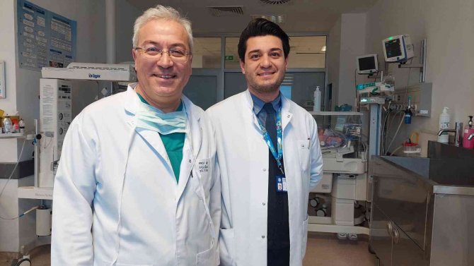 495 Gramlık Prematüre Bebeğe Kök Hücre Nakli Yapıldı