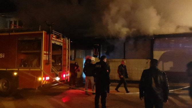 Tokat’ta Alevlere Teslim Olan Evden Yaşlı Adam Kurtarıldı