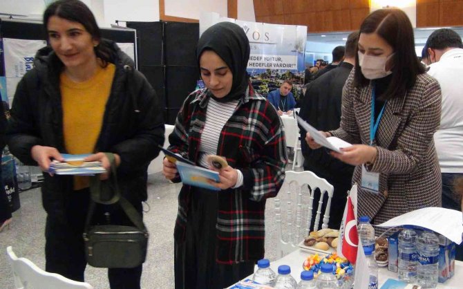 1 Yıl Aradan Sonra Turizmde Öğrenci-sektör Buluşması