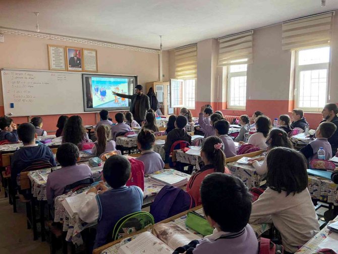 Van Büyükşehir Belediyesinden Öğrencilere Çevre Eğitimi