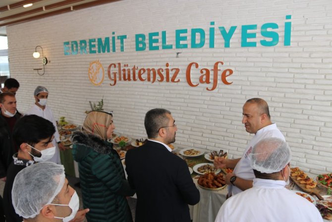 Edremit’te Bölgenin İlk ‘Glütensiz Kafesi’ Görücüye Çıktı