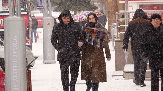 Yozgat’ta Kar Yağışı Etkili Oluyor