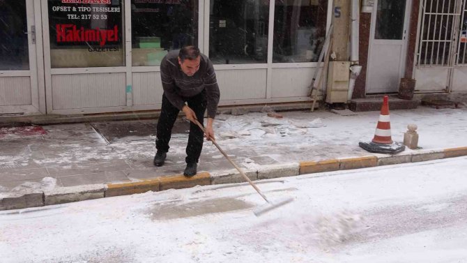 Yozgat’ta Kar Yağışı Etkili Oluyor