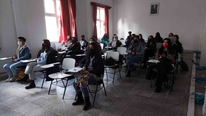 Zbeü’de İ̇spanyolca Ve Fransızca Kursları Düzenlendi