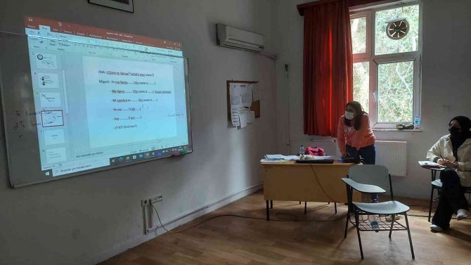 Zbeü’de İ̇spanyolca Ve Fransızca Kursları Düzenlendi