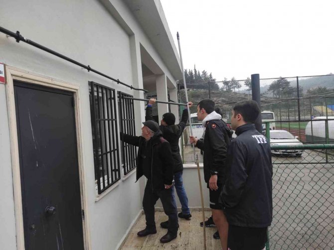 Soyunma Odasının Anahtarını Unuttular, Karşılaşma 20 Dakika Geç Başladı
