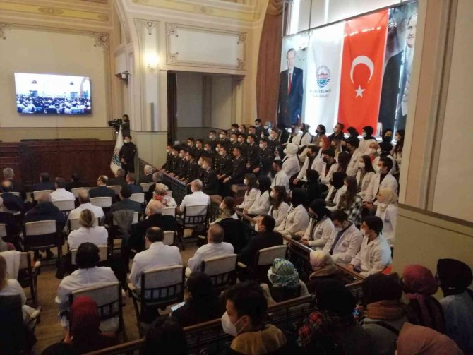 Bakan Koca’dan 14 Mart Tıp Bayramı Mesajı: “Hekimlik Mesleğine Manevi Sadakatimizin Devam Etmesini Çok Önemsiyorum”
