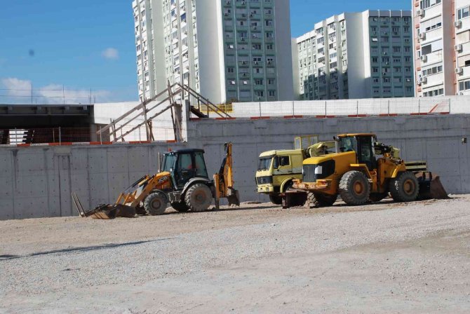 Ak Parti İ̇zmir’den Opera Binası Çıkışı