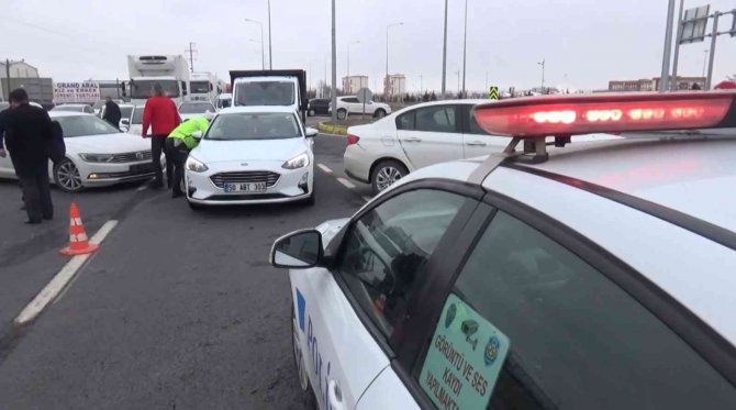 Aksaray’da Olumsuz Hava Şartları Yolları Kapattı