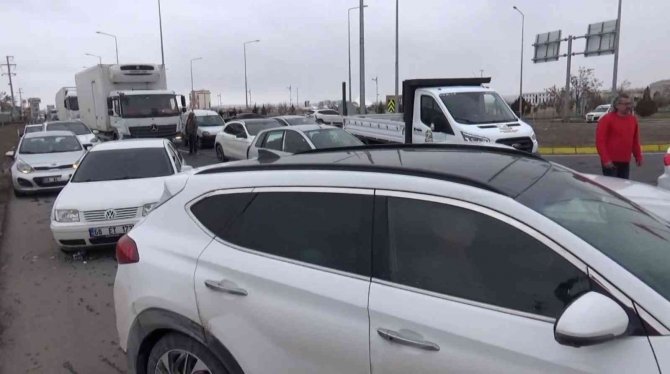 Aksaray’da Olumsuz Hava Şartları Yolları Kapattı