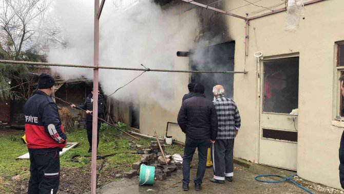 Amasya’da Depoda Çıkan Yangın Maddi Zarara Yol Açtı