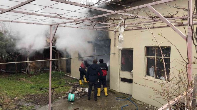 Amasya’da Depoda Çıkan Yangın Maddi Zarara Yol Açtı