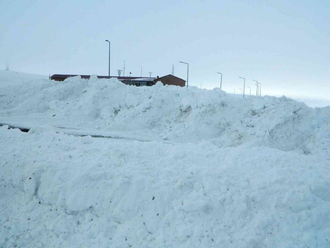 Posof Kaymakamı Ve Belediye Başkanı 2 Bin 550 Rakımda Karla Mücadele Ekiplerini Ziyaret Etti